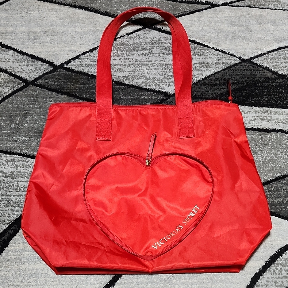 VICTORIA SECRET 2023 RED & GOLD SHINE HEART SHAPED PACKABLE FULL-ZIP TOTE BAG